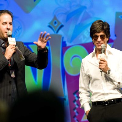 emcee singapore harjit mc with shahrukh khan copy-min